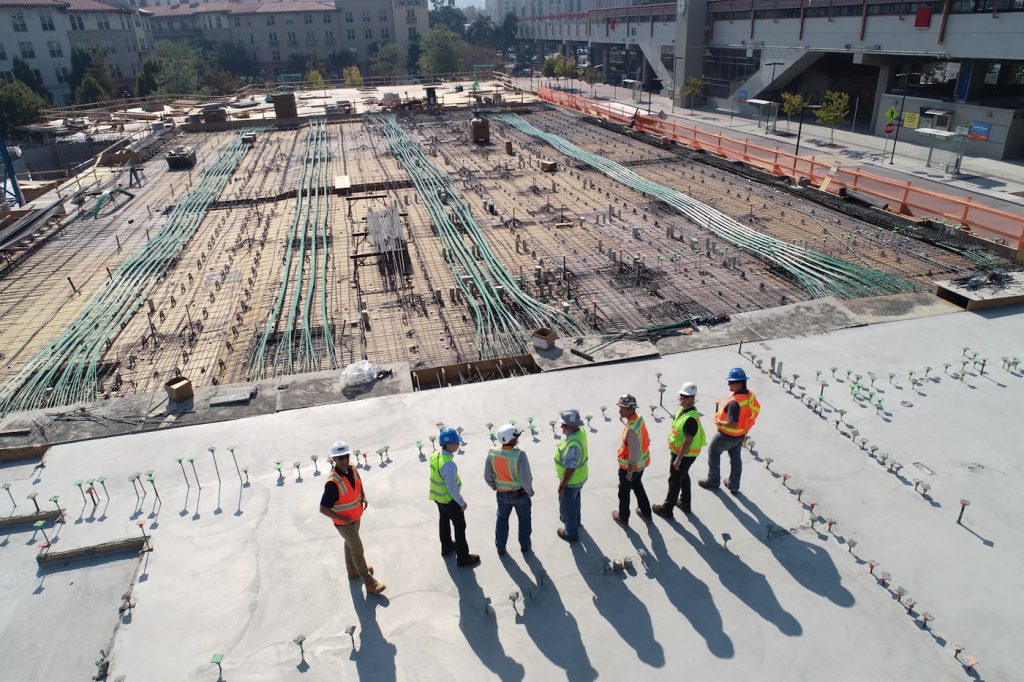 Plac budowy — etap instalacji sanitarnych